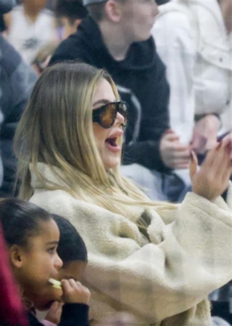 Khloe spotted in the wild… : r/KUWTKsnark